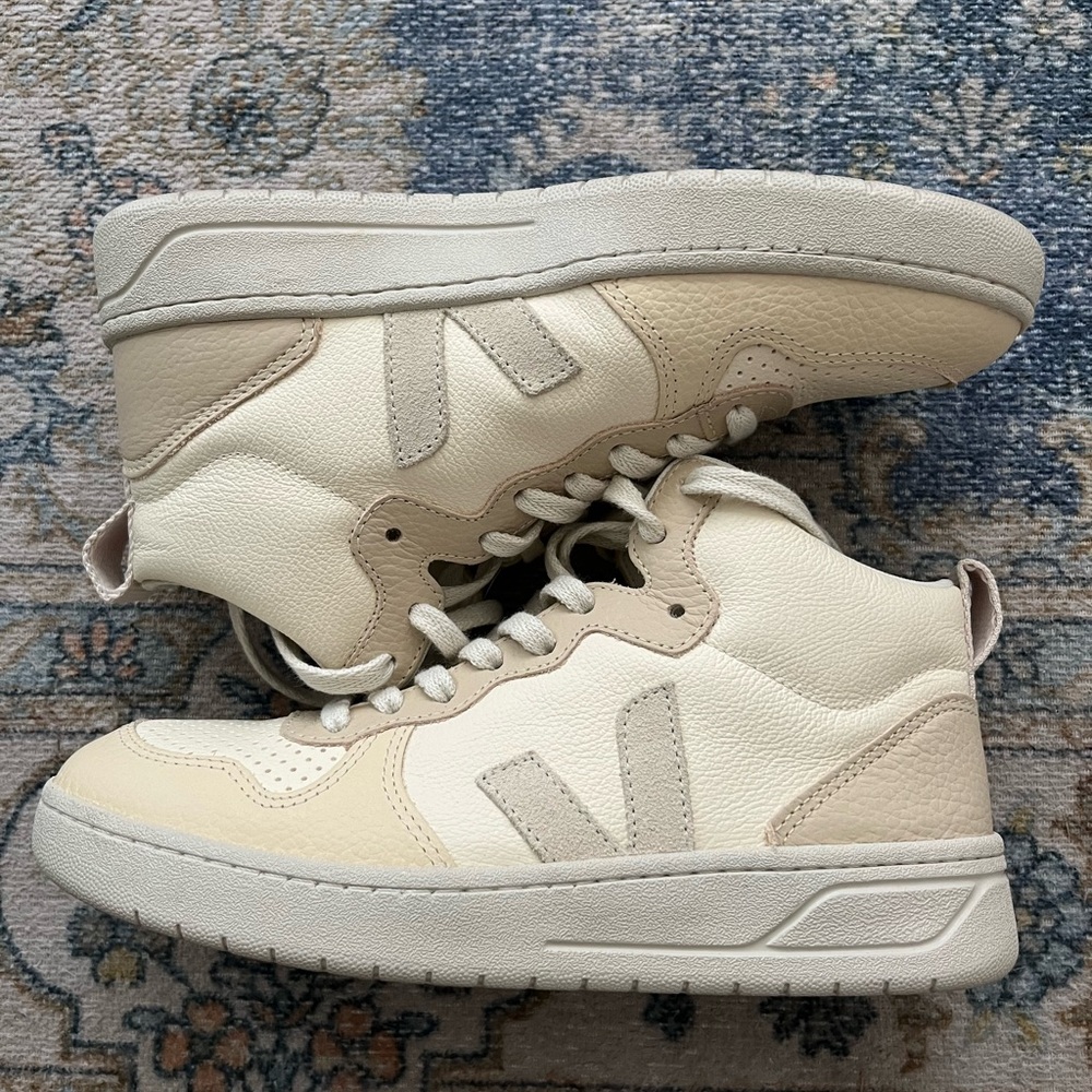 NWOT VEJA V-15 Off-White High-Top Sneakers